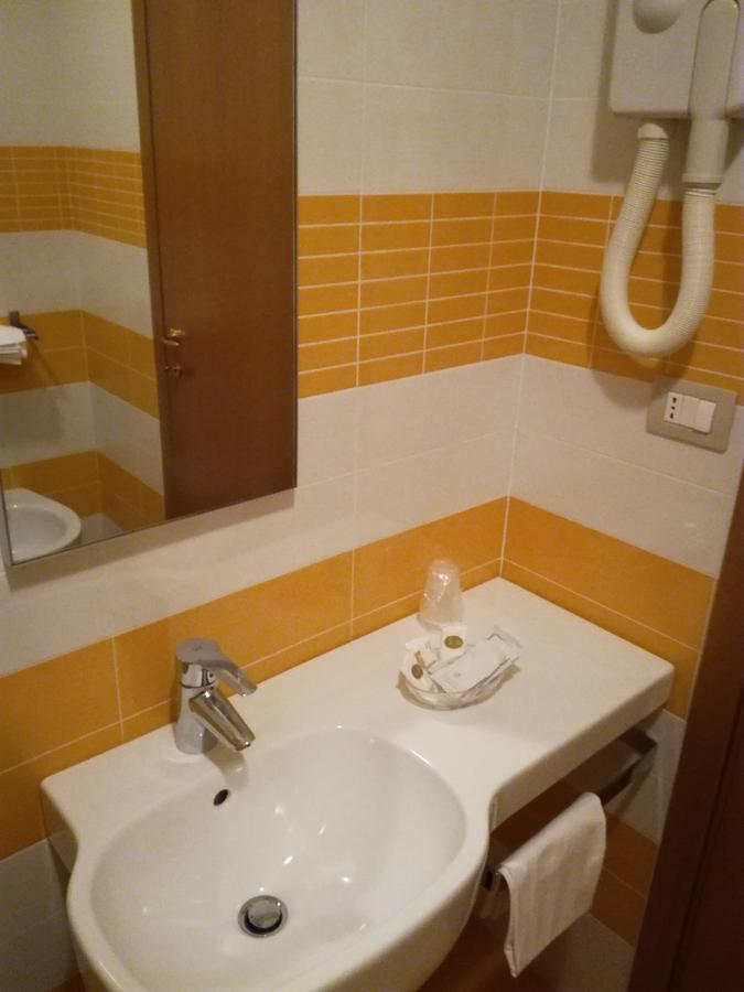 Albergo Girasole Frontemare San Benedetto del Tronto Luaran gambar